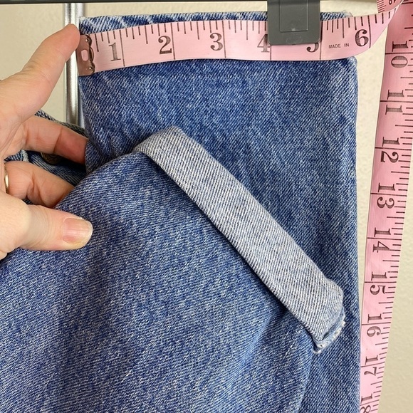 Vintage LEVI'S Women's Light Wash 57902-7206 Jeans USA Made - Picture 13 of 17